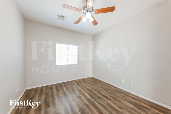 Foto del edificio - 4680 E Laurel Ave