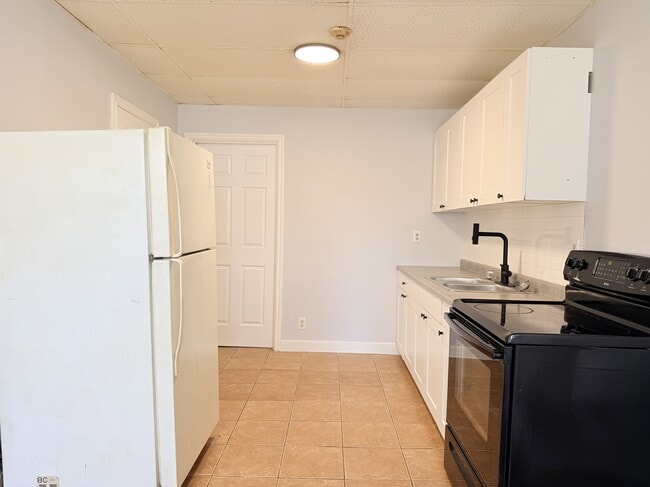 Building Photo - 581 Pierre Ave
