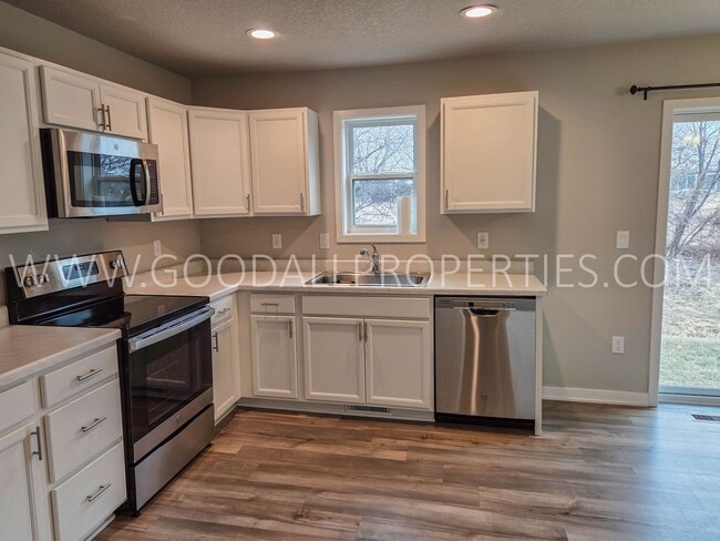 Building Photo - Beautiful Two-Story Home in the SE Polk School District – Available Now!