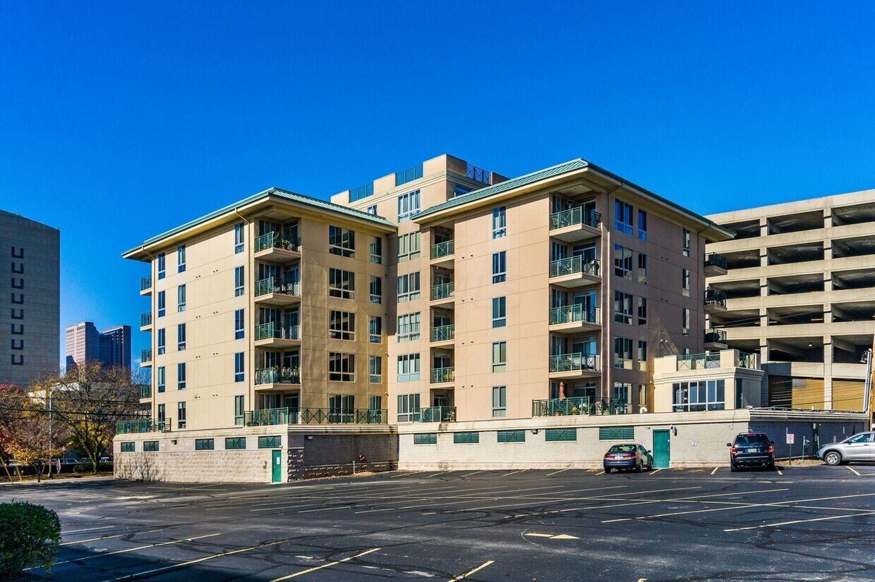 196 S Grant Ave Unit 304, Columbus, OH 43215 Condo for Rent in