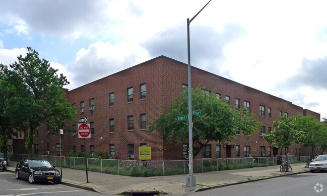 Building Photo - Linden Grove