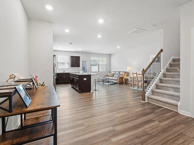 Building Photo - Lease OR Lease to Own