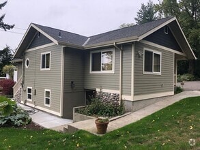 Building Photo - 2550 SE Mullenix Rd