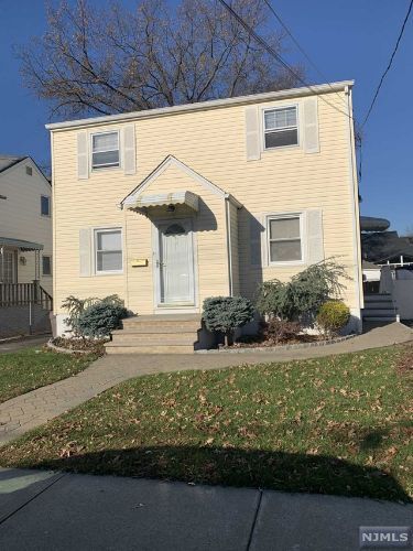Primary Photo - 531 Walnut St