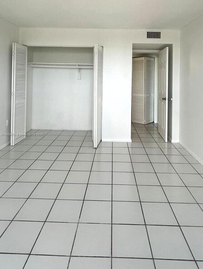 Foto del edificio - 1251 NE 108th St