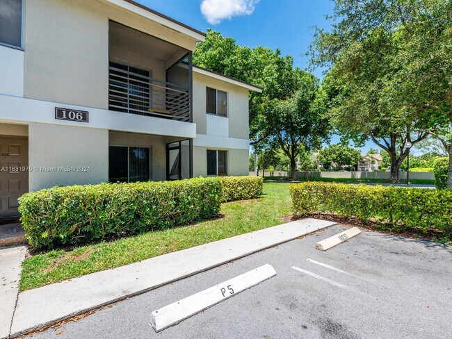 Foto del edificio - 106 Gardens Dr