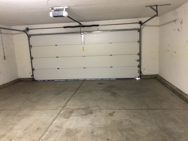 2 car garage - 2954 Cardinal Dr