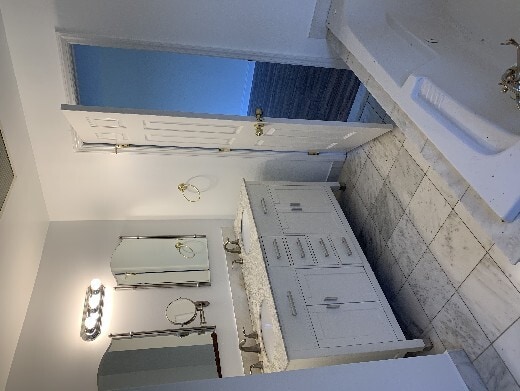 Foto del edificio - House for rent in GlenCove