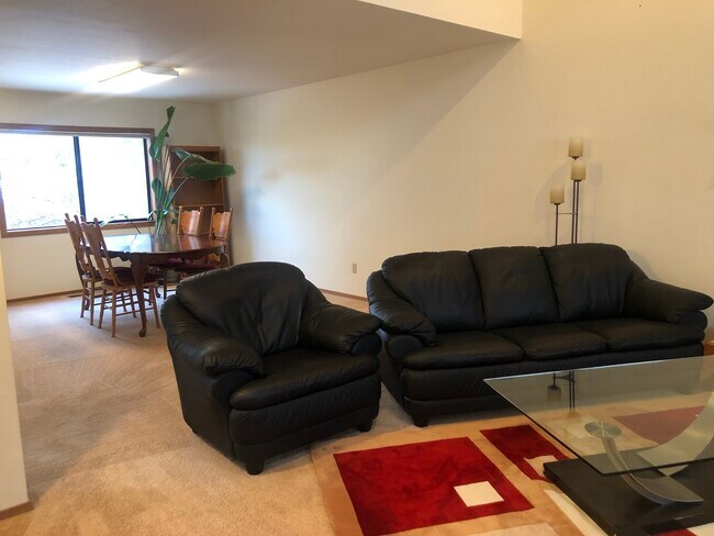 Foto del edificio - 715 SW Staley Dr