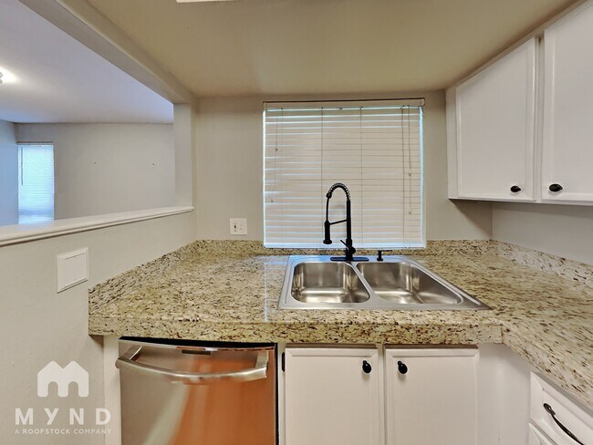 Foto del edificio - 10905 NE 35th Pl