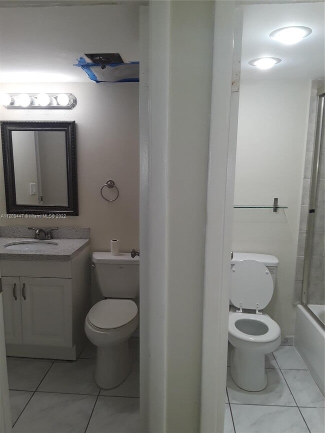 Building Photo - 3101 N Country Club Dr