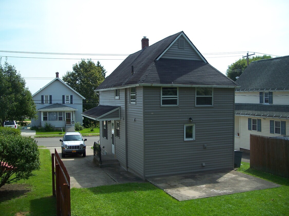 Building Photo - 29 Robble Ave