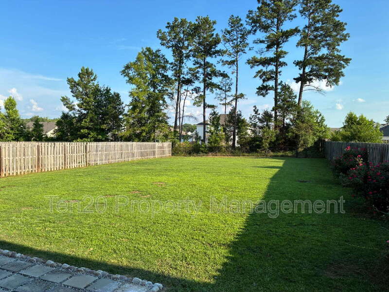 Foto del edificio - 9708 Yellow Pine Rd