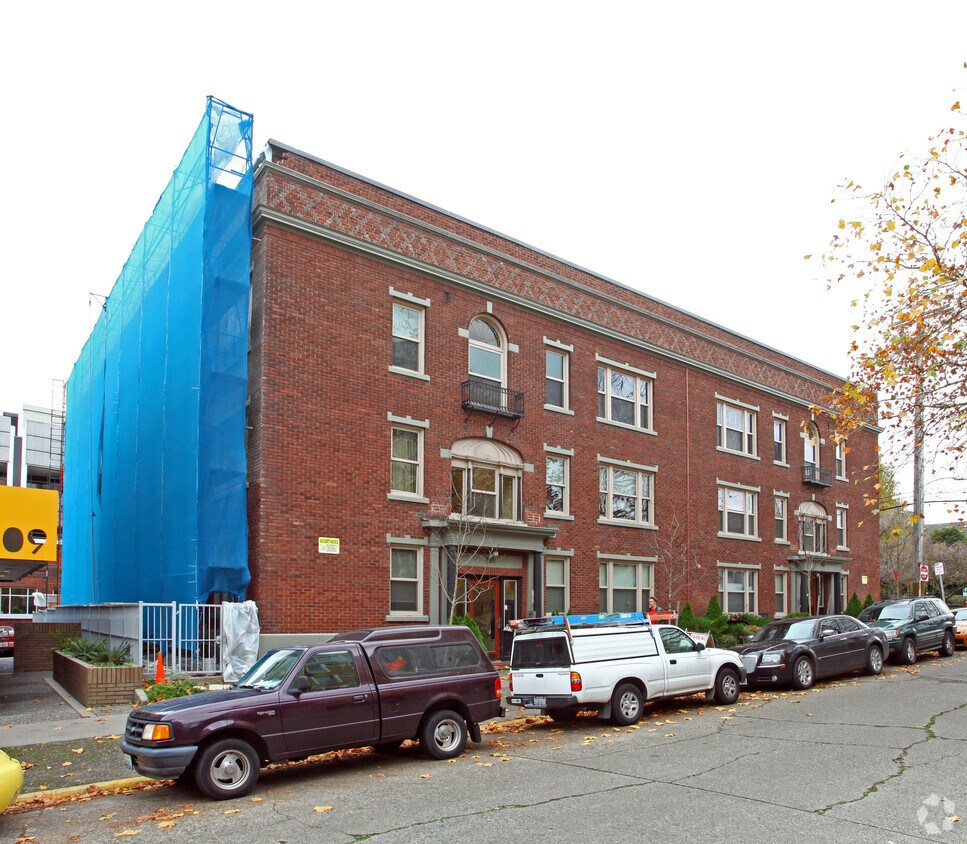 Foto del edificio - 901-905 NE 43rd St