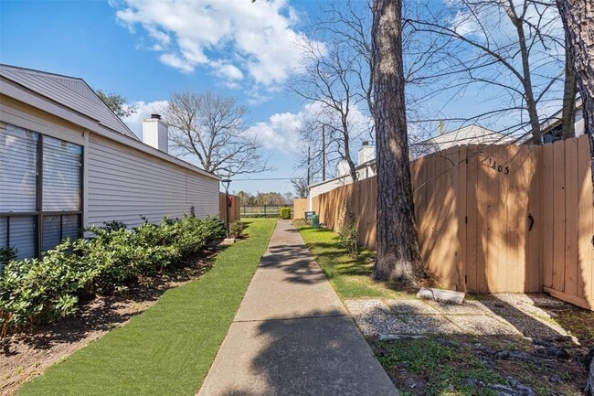 Building Photo - 6401 Deihl Rd