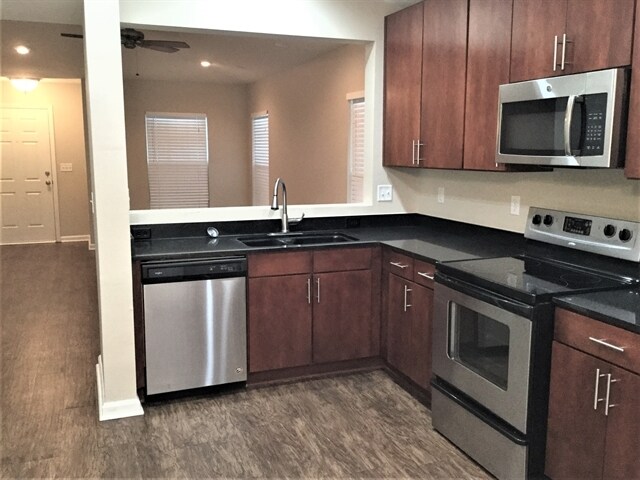 Building Photo - 12607 Wooded Bluff Ct