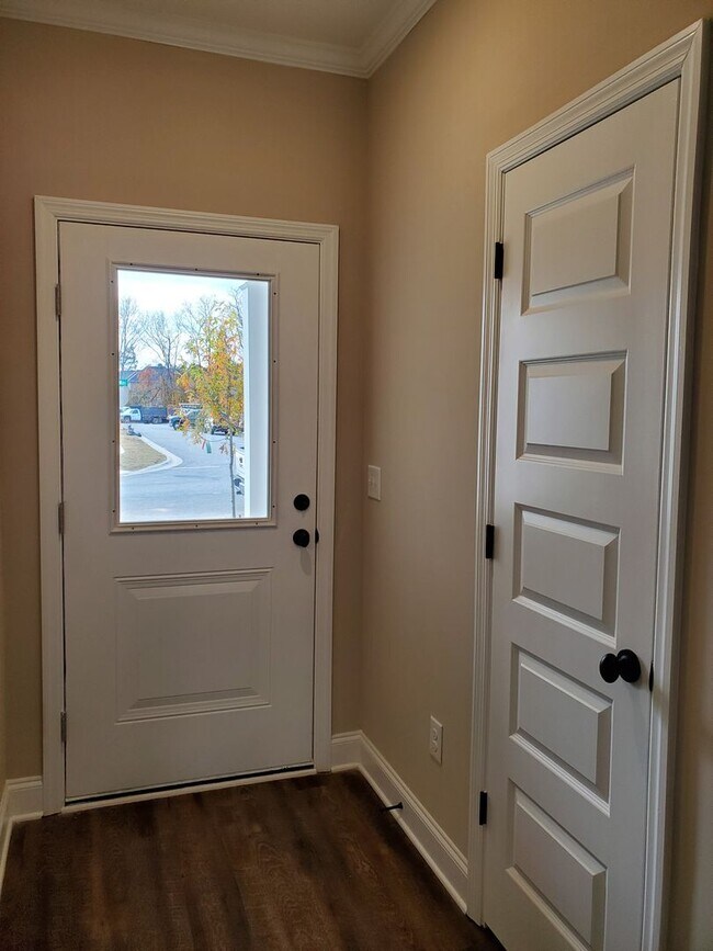 Foto del edificio - Brand New 4 Bedroom Townhome in Ammenities Community