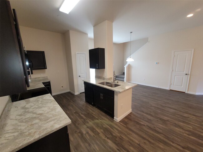 Building Photo - 2219 Bermuda Palms Dr