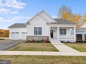 Building Photo - 240 Baldy Ln