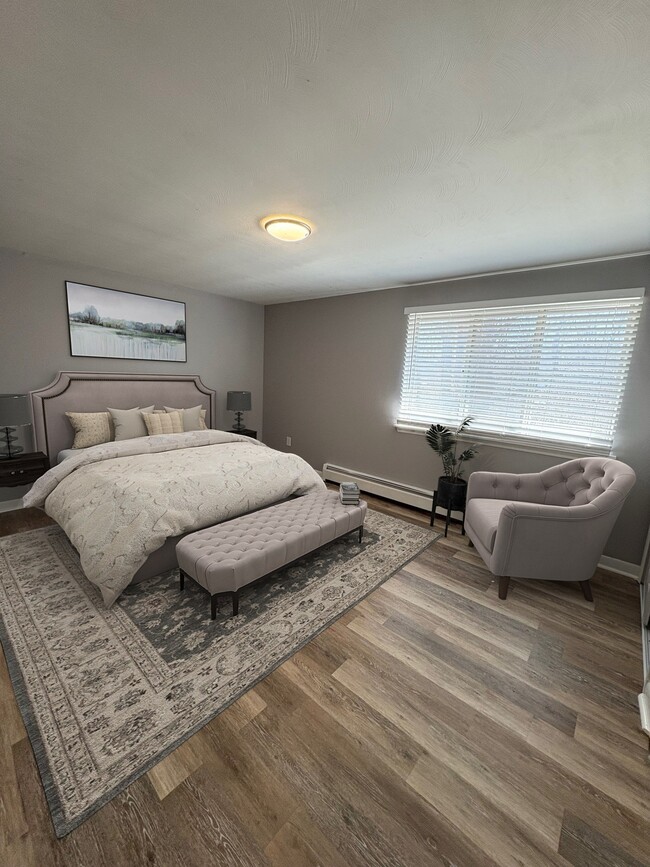 Building Photo - Colonial Court Apartments