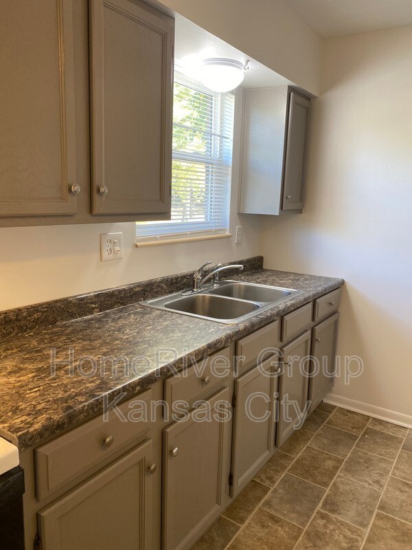 Building Photo - 906 NE 68th St