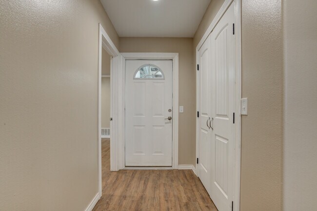 Building Photo - 221 US-62