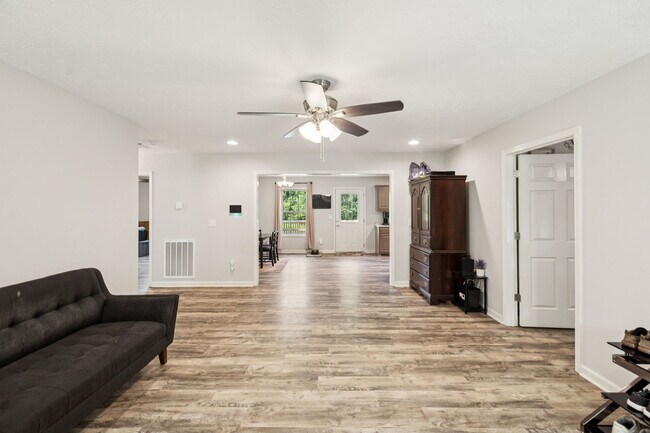 Foto del edificio - 372 Summitville Rd