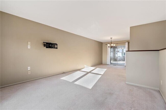 Building Photo - 117 Persimmon Pl
