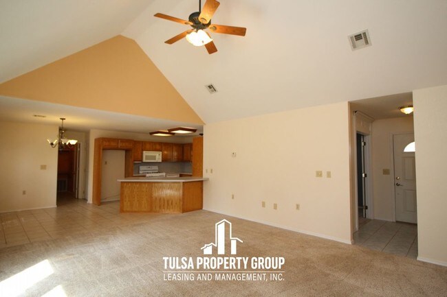 Foto del edificio - 408 N Elm St  Jenks Oklahoma 74037