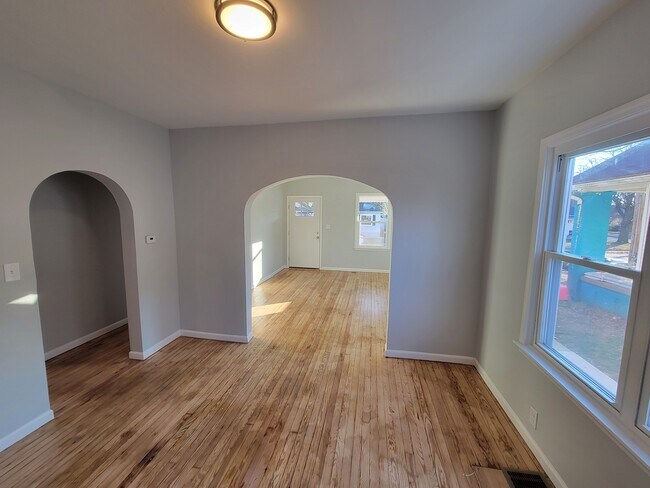 Comedor - 1708 Bellemeade Ave