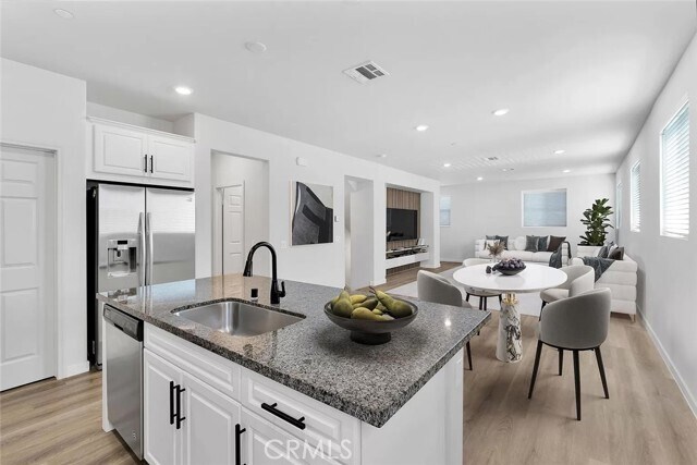 Foto del edificio - 14700 Sherman Way