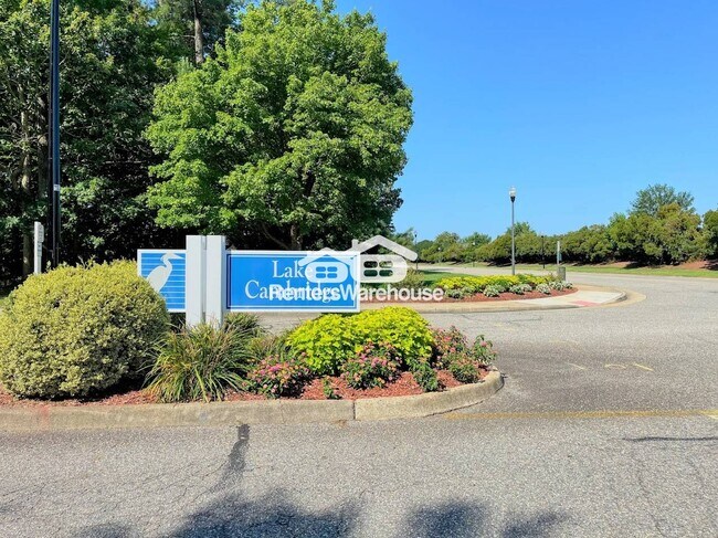 Foto del edificio - 944 Holbrook Dr