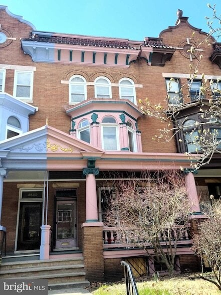 Primary Photo - 2822 St Paul St