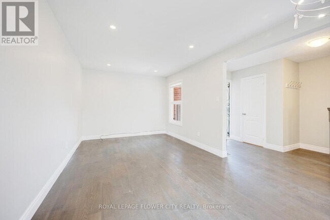 Building Photo - 16 Ecclestone Dr