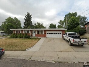 Building Photo - 2101 Summit Dr