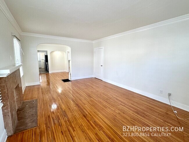 Building Photo - Newly Renovated 1Bedroom 1Bathroom In Prim...