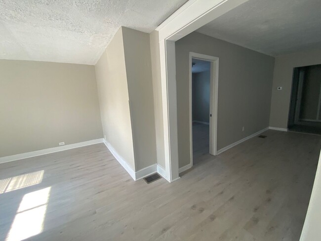 3 bed 1 bath home in Center Township - 3 bed 1 bath home in Center Township