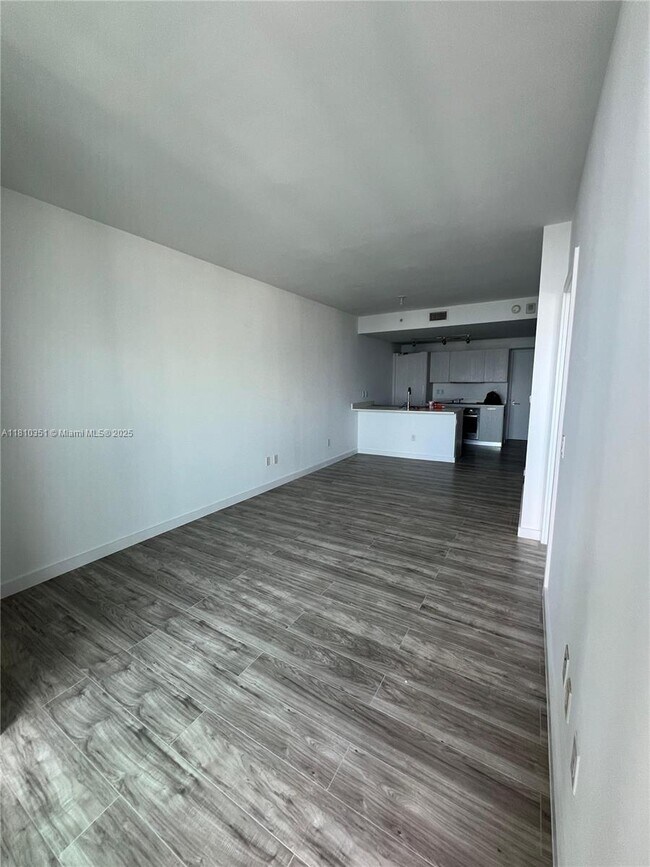 Foto del edificio - 501 NE 31st St