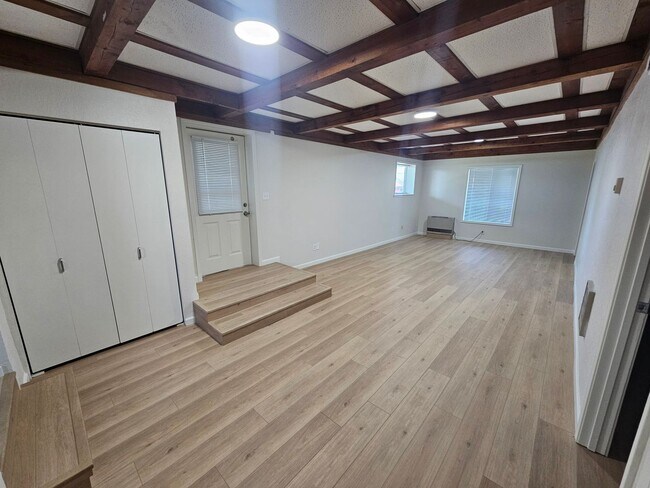Foto del edificio - 300 2nd Ave