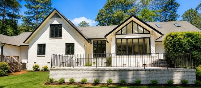 Building Photo - 2900 Middlesex Rd