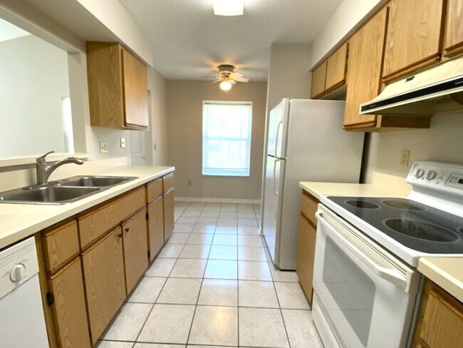Foto del edificio - Two Bedroom Pelican BayTownhome