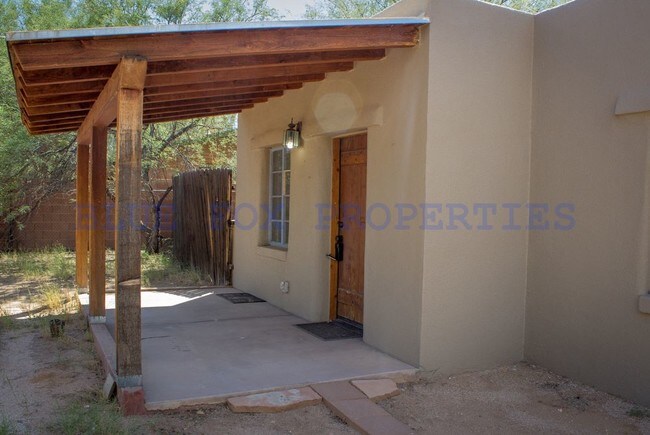 Building Photo - Cute Centrally Located Adobe Style Home!