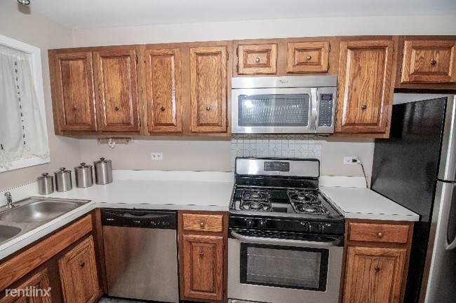 Building Photo - 3 br, 1 bath Townhome - 524 Alton Ct