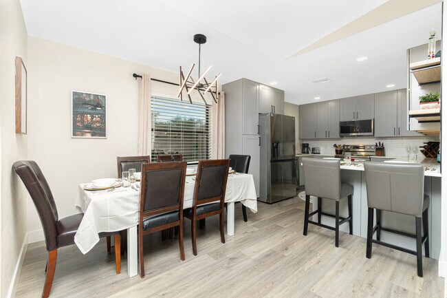 Foto del edificio - 11655 Claremont Dr