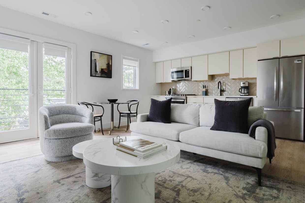 Foto principal - 716 L St SE