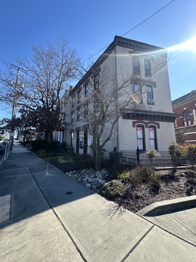 Building Photo - 243 W Main St