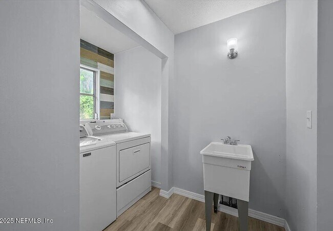 Building Photo - 1604 Husson Ave