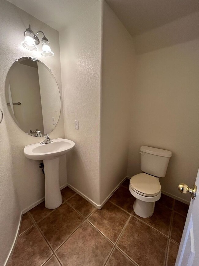 Foto del edificio - **COMING SOON 10/03/2025**4-Bedroom Home i...