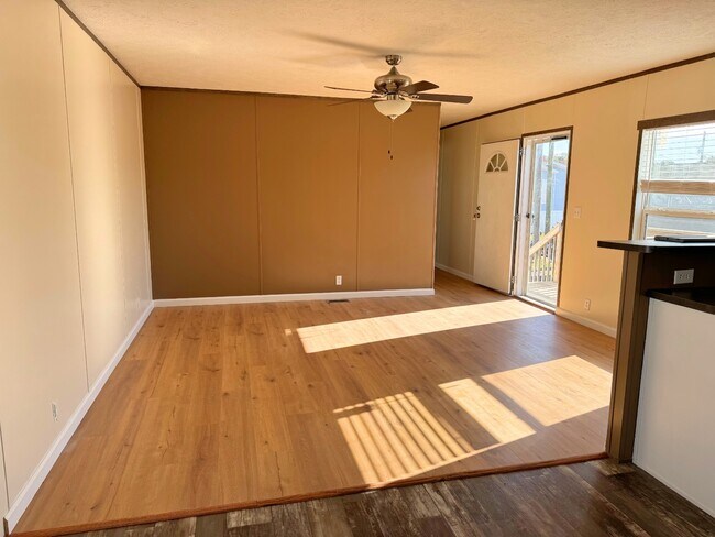 Foto del edificio - 709 N Power Glide Way