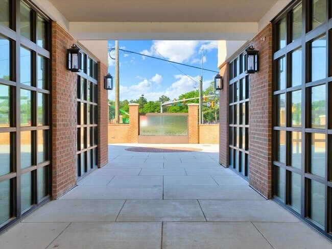 Foto del edificio - 1420 Ewing Pk Lp